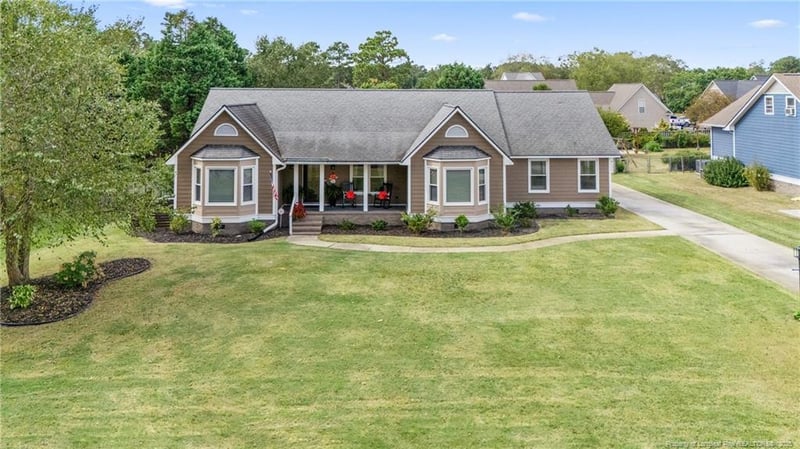 5428 Labrador Dr, Hope Mills, NC 28348