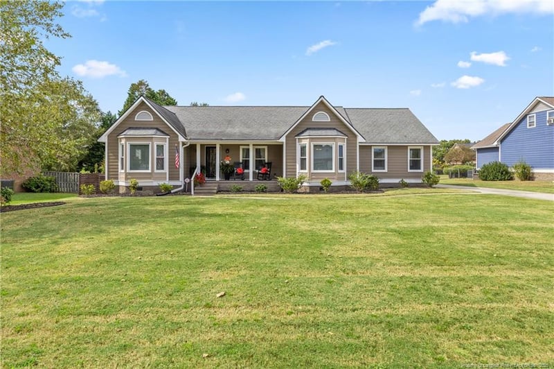 5428 Labrador Dr, Hope Mills, NC 28348
