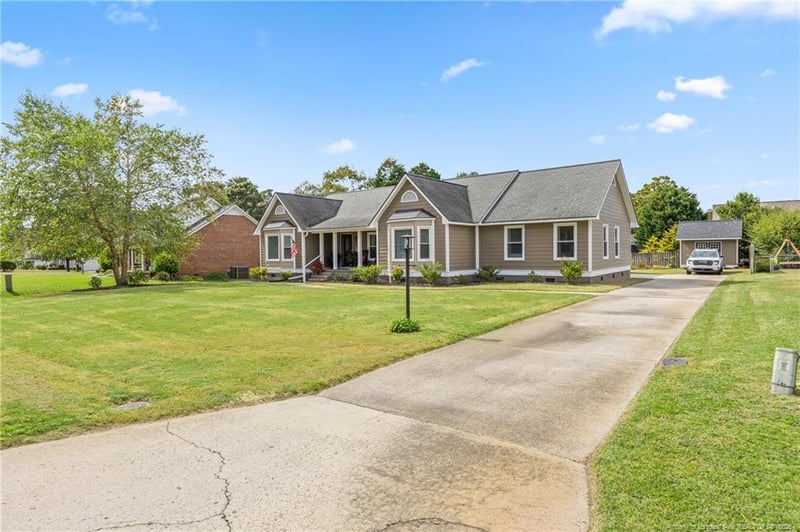 5428 Labrador Dr, Hope Mills, NC 28348