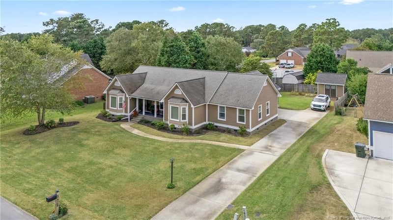 5428 Labrador Dr, Hope Mills, NC 28348