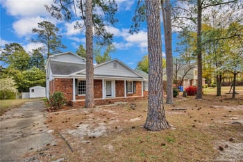 5432 Sandstone Dr, Fayetteville, NC 28311