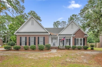 5437 Labrador Dr, Hope Mills, NC 28348