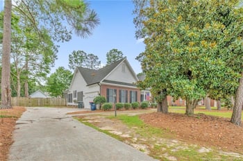 5437 Labrador Dr, Hope Mills, NC 28348