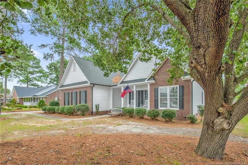 5437 Labrador Dr, Hope Mills, NC 28348