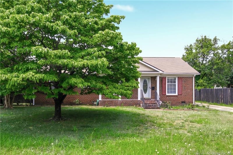 544 Farmview Dr, Fayetteville, NC 28311