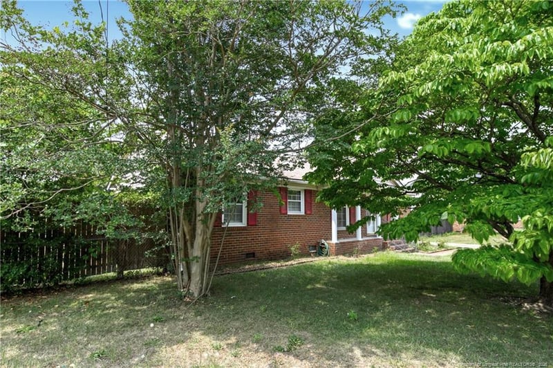 544 Farmview Dr, Fayetteville, NC 28311