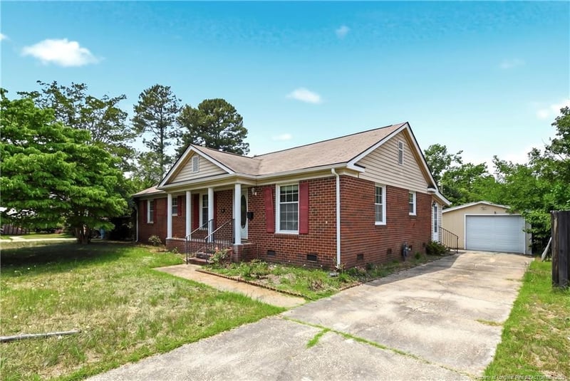 544 Farmview Dr, Fayetteville, NC 28311
