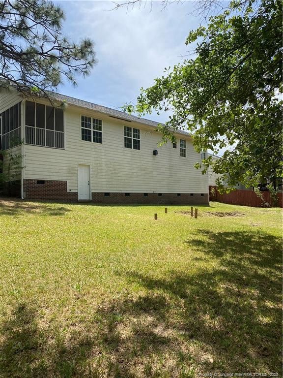 5441 Miranda Dr, Hope Mills, NC 28348