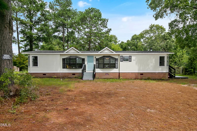 5444 Gilcrest Sands Dr, Hope Mills, NC 28348