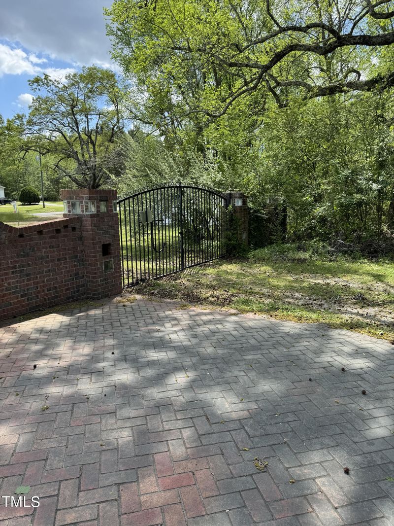 5444 Jones Sausage Rd, Garner, NC 27529