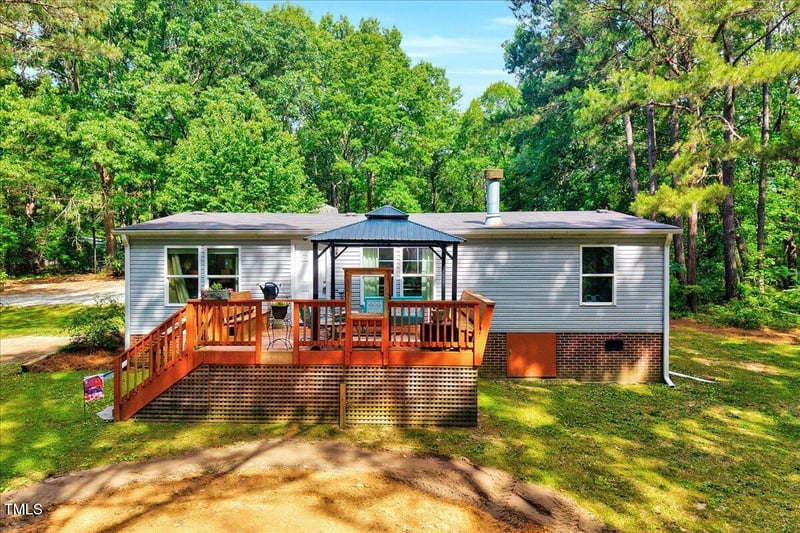 545 Deer Tail Ln, Fuquay Varina, NC 27526