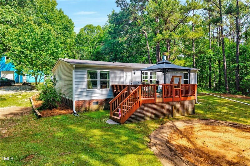 545 Deer Tail Ln, Fuquay Varina, NC 27526