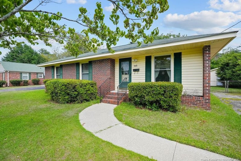 545 Waterbury Dr, Fayetteville, NC 28311