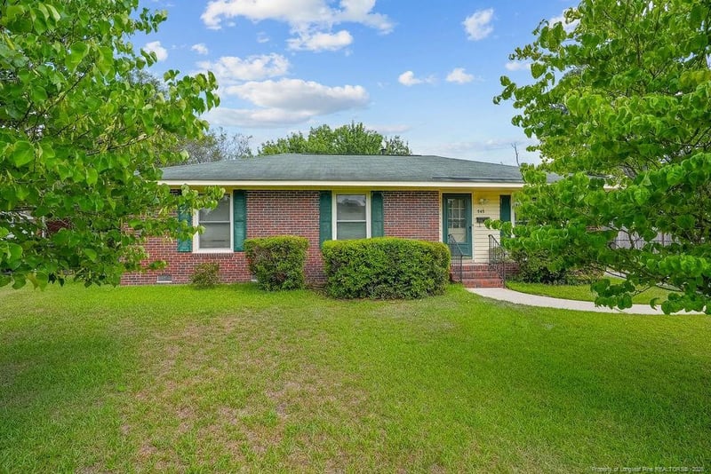 545 Waterbury Dr, Fayetteville, NC 28311