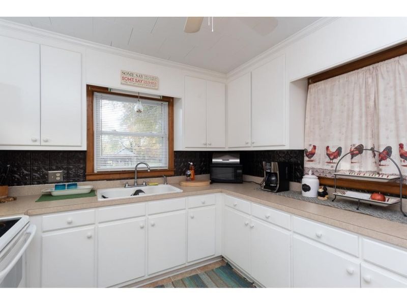 546 Elva Dr, Burlington, NC 27217