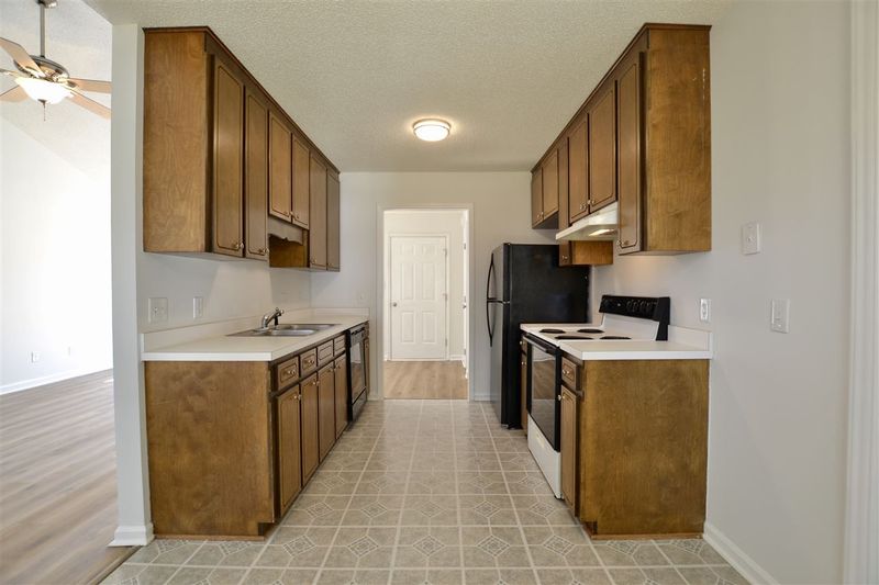 546 Irvan St, Clayton, NC 27520