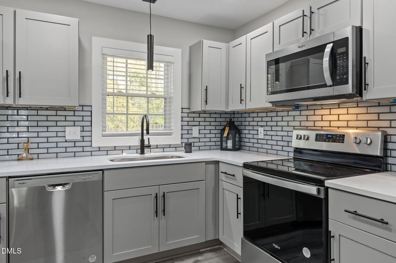 546 Rock Canyon Dr, Fayetteville, NC 28303