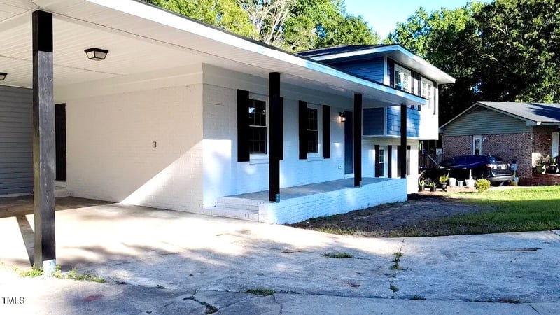 546 Rock Canyon Dr, Fayetteville, NC 28303