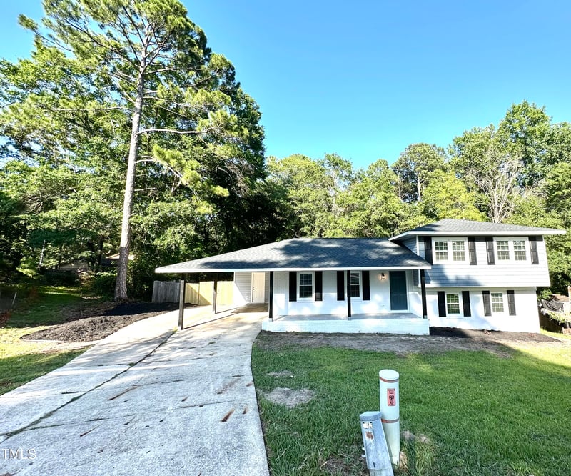 546 Rock Canyon Dr, Fayetteville, NC 28303