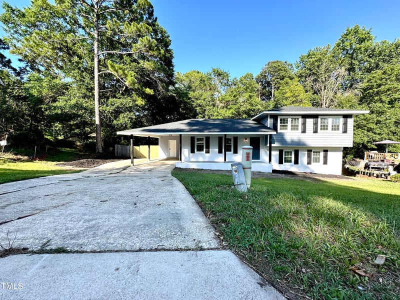 546 Rock Canyon Dr, Fayetteville, NC 28303