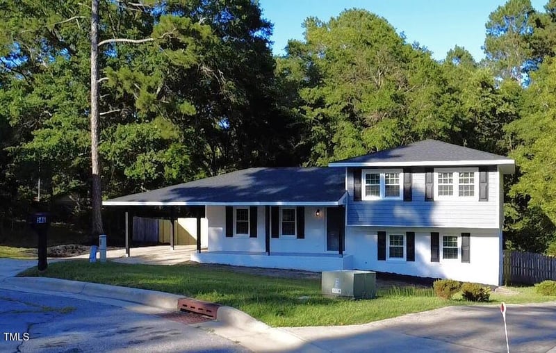 546 Rock Canyon Dr, Fayetteville, NC 28303