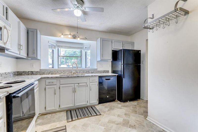 5462 Pine Top Cir, Raleigh, NC 27612