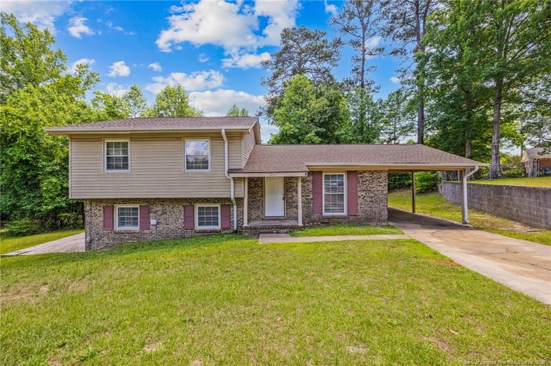 5467 Lazybrook Ct, Fayetteville, NC 28314