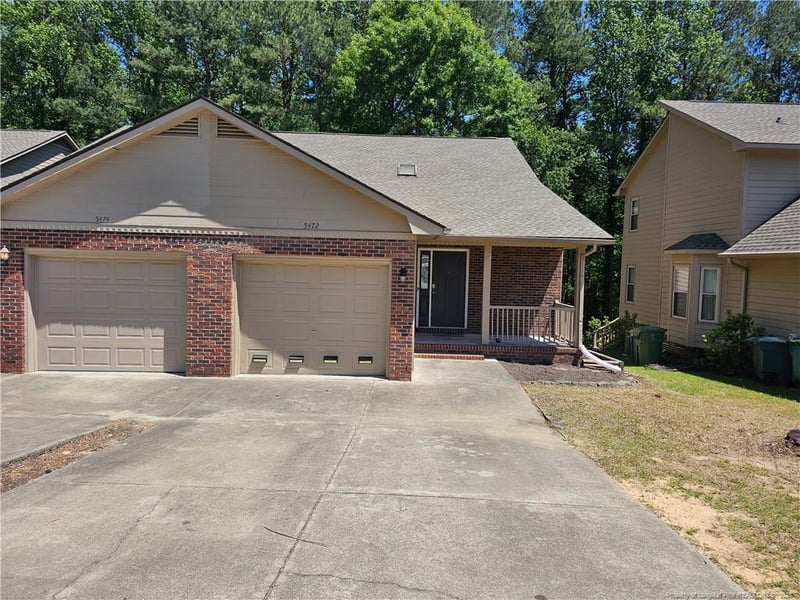 5472 Robmont Dr, Fayetteville, NC 28306