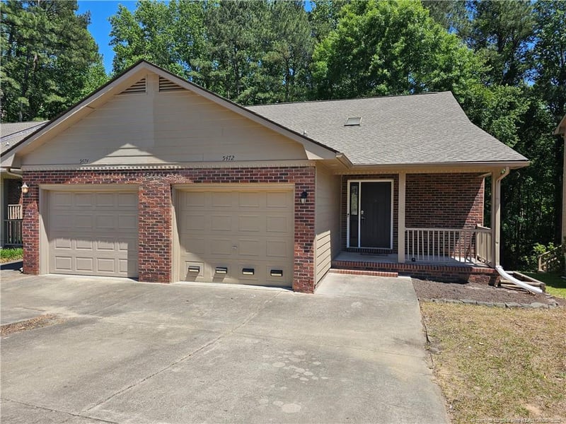 5472 Robmont Dr, Fayetteville, NC 28306
