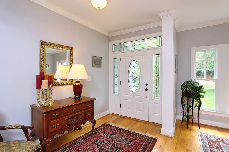 549 Oak Crest Dr, Chapel Hill, NC 27516