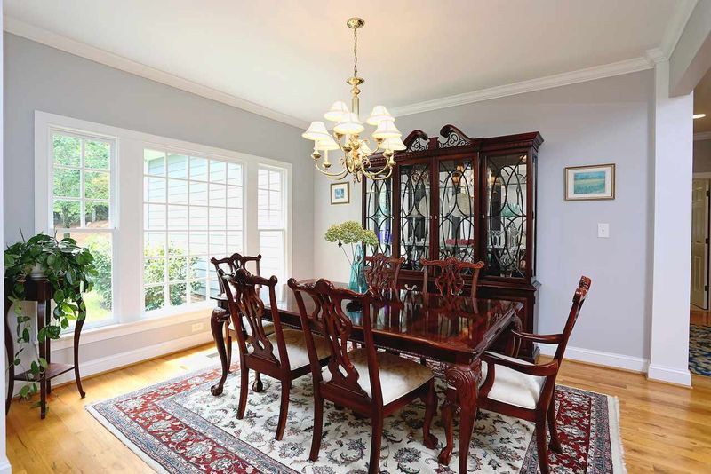 549 Oak Crest Dr, Chapel Hill, NC 27516