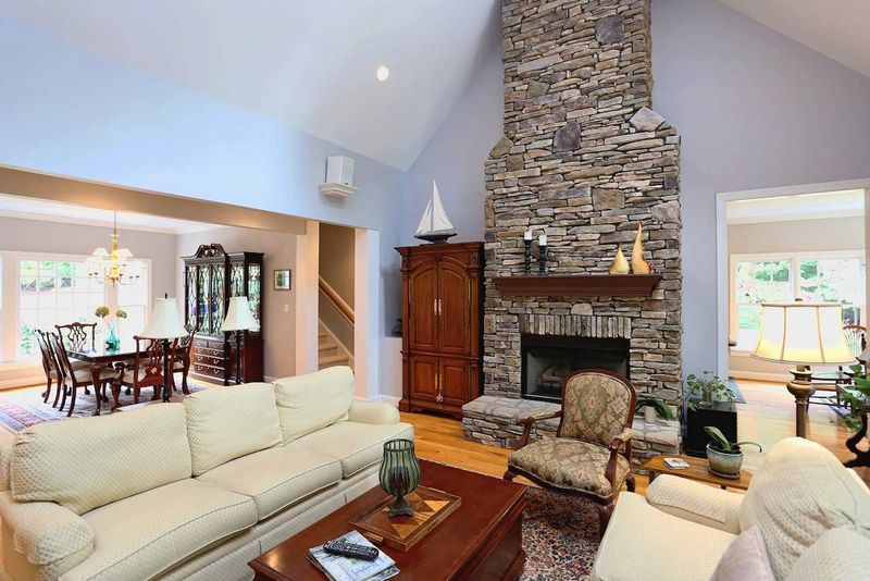 549 Oak Crest Dr, Chapel Hill, NC 27516