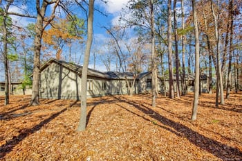 549 Rainforest Rd, Hope Mills, NC 28348