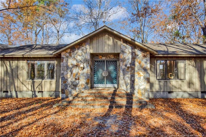 549 Rainforest Rd, Hope Mills, NC 28348