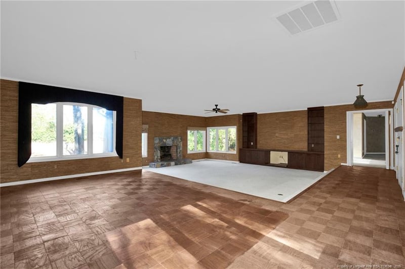 549 Rainforest Rd, Hope Mills, NC 28348