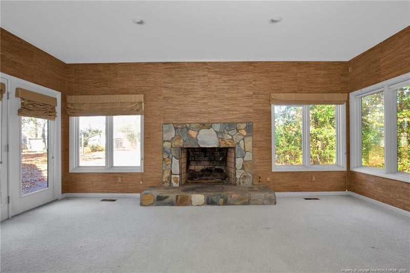 549 Rainforest Rd, Hope Mills, NC 28348