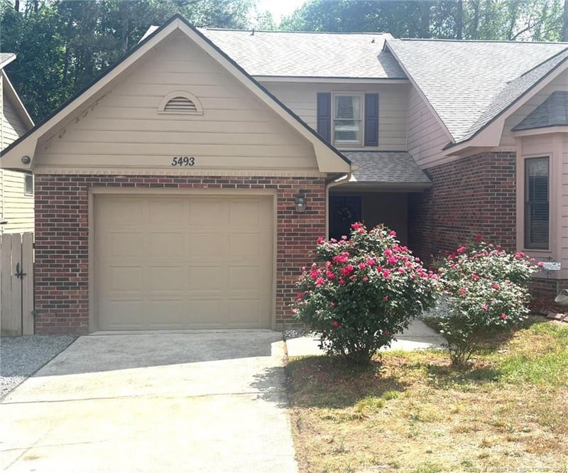 5493 Robmont Dr, Fayetteville, NC 28306