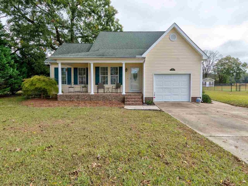 55 Heatherstone Ct, Benson, NC 27504