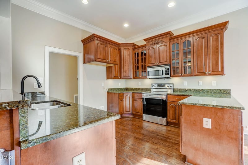 550 River Knoll Dr, Clayton, NC 27527