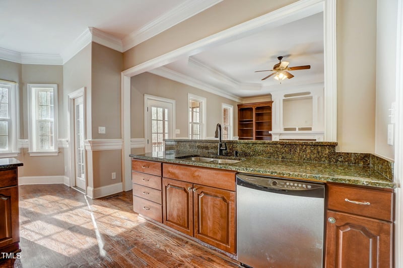 550 River Knoll Dr, Clayton, NC 27527