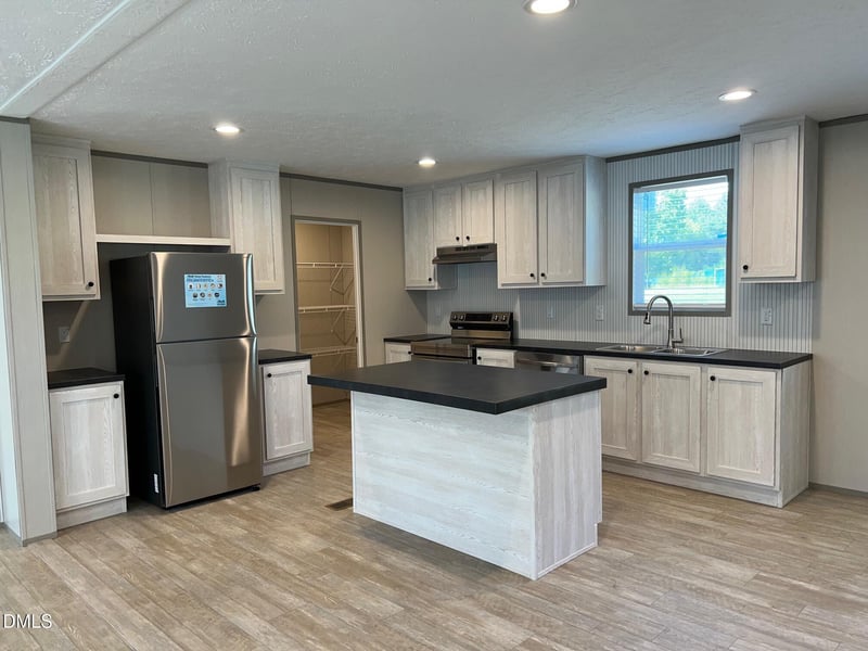 550 Southerland Rd, Clayton, NC 27527