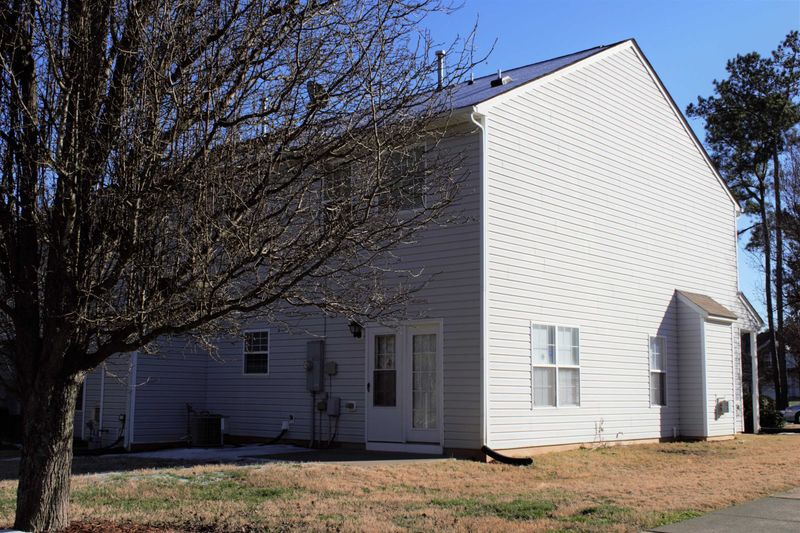 550 Summer Breeze Dr, Durham, NC 27704