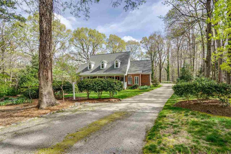 5500 Spring Bluffs Ln, Raleigh, NC 27606