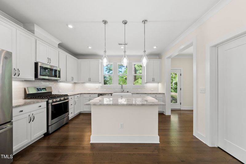 5501 Cedar Mill Dr, Raleigh, NC 27606