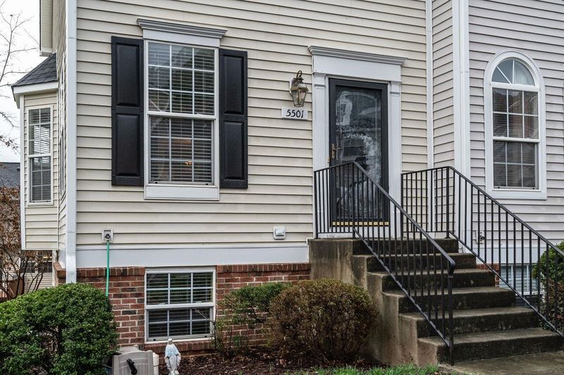 5501 Crabtree Park Ct, Raleigh, NC 27612