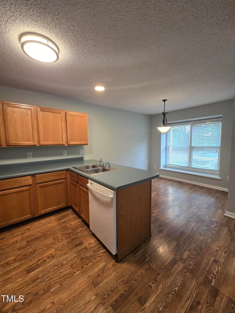 5502 Supreme Dr, Raleigh, NC 27606