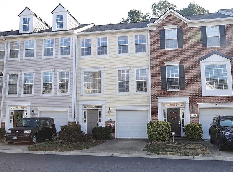 5506 Crabtree Park Ct, Raleigh, NC 27612