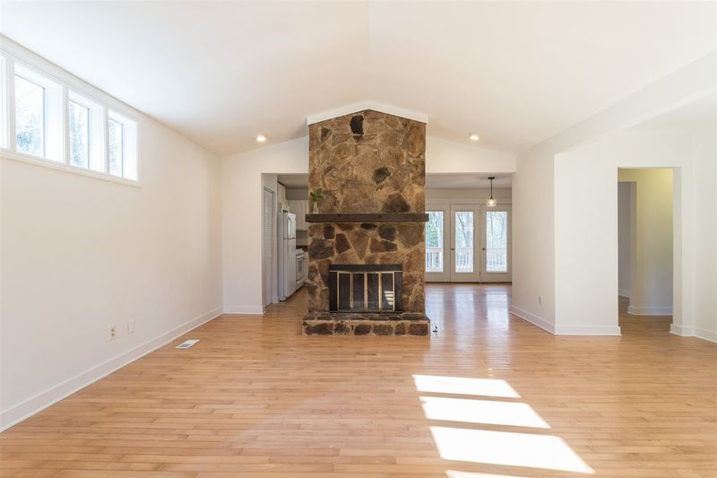 5507 Shadowbrook Dr, Raleigh, NC 27612