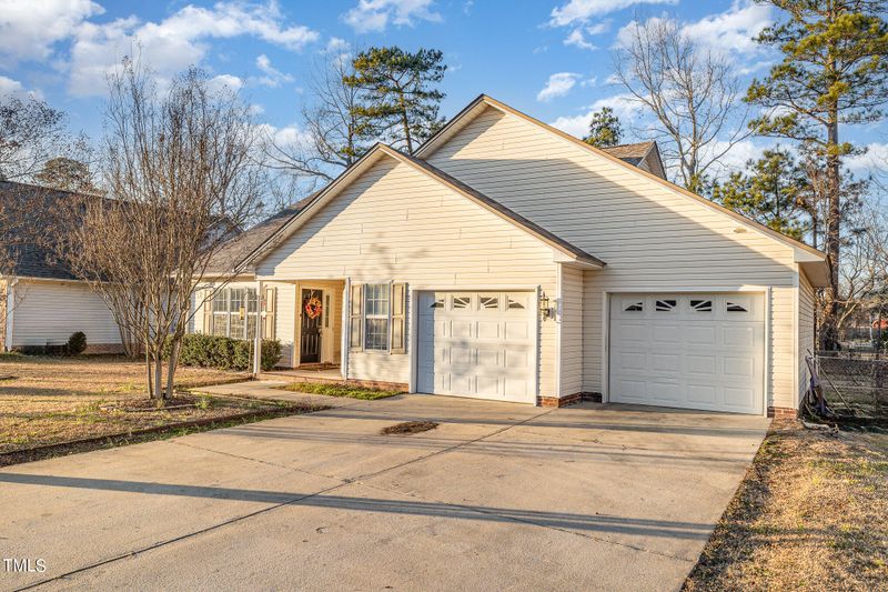 5508 Hall Glen Dr, Hope Mills, NC 28348