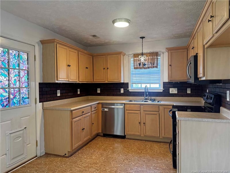 5508 Rising Ridge Dr, Hope Mills, NC 28348